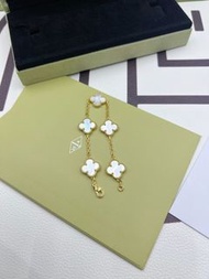 🅥🅐🅝 🅒🅛🅔🅔🅕 & 🅐🅡🅟🅔🅛🅢優惠出 四葉草白貝母手鏈 金色 日常百搭款 歡迎咨詢 有其他色號 款式