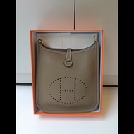 Hermes 金釦灰皮 mini evelyne 17