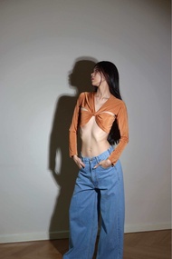 ELLA GUARDIN CROPPED LONG SLEEVE เสื้อแขนยาวครอป