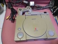 稀有收藏SONY PlayStation遊戲主機+GAMARS 日本製SCPH-5501+台灣製 PSX-001萬變碟龍