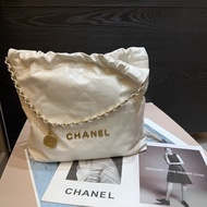 Chanel 22白牛皮金釦中號肩背托特包