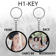 GANTUNGAN KEYCHAIN H1-KEY LOVESTRUCK REVERSIBLE KEYCHAIN KPOP KEYCHAIN UNOFFICIAL HWISEO RIINA SOEI 