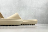Adidas Yeezy Slide 沙色拖鞋