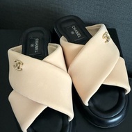 Chanel 蜜兒麵包拖鞋