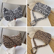 BEG OOTD LEOPARD REDYSTOCK