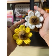 daisy capybara/sunflower Keychain daisy And crochet keychain