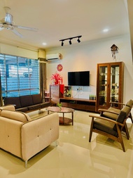 Rumah  m² dengan 4 bilik tidur dan 3 bilik mandi peribadi di Pekan Sibu (HM HOME @SIX)