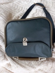 Mandarina duck 彈簧包