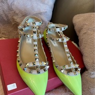 華倫天奴 經典Rockstud 鉚釘平底鞋 V家鉚釘鞋 Valentino ballet flats in neon green and beige patent leather with Rocks