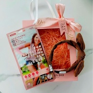 party gift box door gift bag with hairband and sun protecting cooling arm sleeves