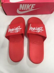Stussy x Nike Benassi 舒適百搭 橡膠底 速乾 一字拖鞋 男款 紅