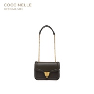 COCCINELLE กระเป๋าสะพายผู้หญิง รุ่น MARVIN TWIST CROSSBODY BAG 150201 สี BARK