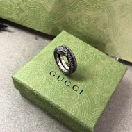 Gucci 銀色蛇形戒指大膽設計 神秘魅惑 立體細節 適合獨特穿搭者