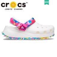 crocs แท้ 100% HIKER IKAT CLOG รองเท้าแตะ Crocs กันลื่น เหมาะกับเดินชายหาด สําหรับผู้หญิง#207990