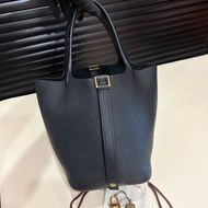 Hermes Picotin 18
Black x ghw