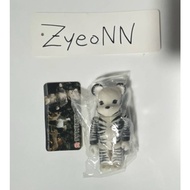 Zyeonn Bearbrick Series	3	Zebra