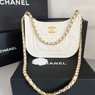 香奈兒Chanel 24S 白色小牛皮嬉皮流浪包 芯片款Hobo月牙包單肩包斜挎包 金扣