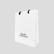 STUDIO UNKNOWN - Shopping Bag ถุงกระดาษสกรีนโลโก้แบรนด์