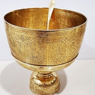 ขันพานทองเหลือง 8 นิ้ว ตอกลายหลับบัวเหลี่ยม ทัพพี