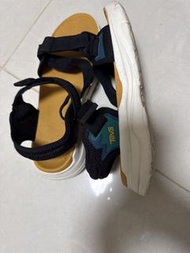Teva 涼鞋