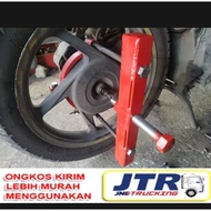 Automatic motorcycle wheel tracker