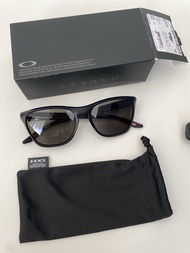 Oakley Gibston 太陽眼鏡 Polished Black Prizm Grey 鏡片