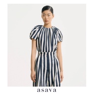 [asava ss25] Vesper Striped Puff Blouse  เสื้อผู้หญิง คอกลม แขนพองสั้น จับรูดบริเวณคอเสื้อ ซิปหลัง ผ