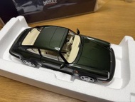 Norev 1/18 Porsche 911 carrera 4 1992 綠色