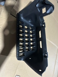 Bậc/bệ bước chân lên xuống xe tải isuzu QKR cabin tròn/QKR 91psQKR55 QKR270 QKR77 giá 1 cái.