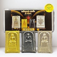 Somdej 崇笛佛牌(1套3粒装)庙名：龙婆Moon庙与龙婆MahaSila共同督造
师傅：龙婆MahaSila
佛历：Be2567