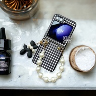 Ốp Lưng Houndstooth Samsung Galaxy Z FLIP 7 / Z FLIP 6 / Z Flip 5 / Z Flip 4 / Z Flip 3 Kèm Dây Ng