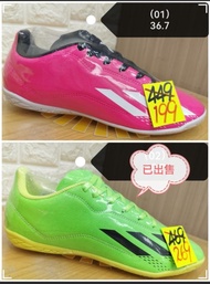 Adidas（小童平底足球鞋）