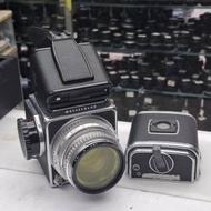 HASSELBLAD 500C/M + CARL ZEISS PLANAR...