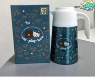 保温水壺
7-11 7仔 7-Eleven限量版 1.5L
 Line Friends x Sanrio Hello Kitty   暖水壼 保温壺 熱水瓶 手斟壺
【$248一個,全新有盒】
**不