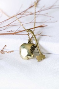 項鍊蘋果和斧頭