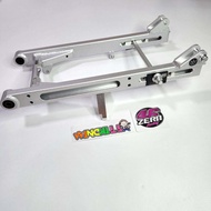 NEW 18มงกุฏ สวิงอาร์ม ทรงสวิงอาร์มมงกุฏ อามย่อ + แกนล้อ เงิน + กันช้ำ ดำ + น็อตโช้ค เงิน WAVE125R / 