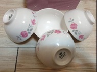全新品牌ck絕版玫瑰花瓷碗4個，時尚經典耐熱堅固耐用，表面光滑不易藏污垢，11×6公分唯此一套