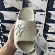 2025 Summer New 【Original】 MLB NY EVA รองเท้าแตะชายหาดกันลื่นที่นุ่มสบายสำหรับผู้ชายและผู้หญิง