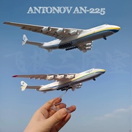 Antonov An-225 Ukraine 1: 400 Static Airplane Display Model Scale: 1/400 Coating: Ukraine Captain: 2