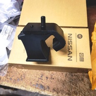 OEM Navara D40 Engine Mounting Right Insulator NISSAN OEMKiri