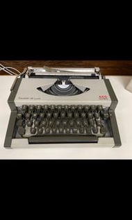 古董 AGE Olympia Traveller de Luxe 打字機