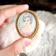 法國粉嬾色瑪麗皇后圖案圓型相框胸針 日本高級二手中古珠寶首飾