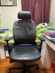 Steelcase Leap V2 辦公椅 (Holiday Edition)