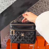 Chanel 芯片雙層相機包油蠟皮