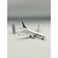 SKYMARK BOEING 737-800 model plane