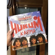 wings hukum karma signed lp