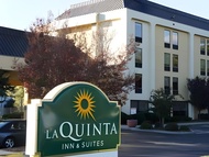 CLT Airport Inn & Suites