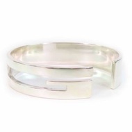 GUCCI 90 年代 G 方形手鐲，SV925 銀材質，義大利製造，重 64.3 克，品相極佳。