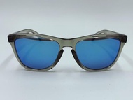 Oakley 太陽眼鏡