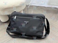 普拉達prada男包大號郵差包 公文包男士單肩斜挎包